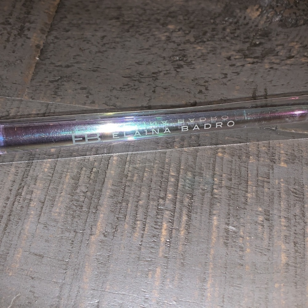 Elaina Badro Holographic Iridescent Makeup Brush Tapered Blending Eyeshadow Tool - Picture 2 of 2